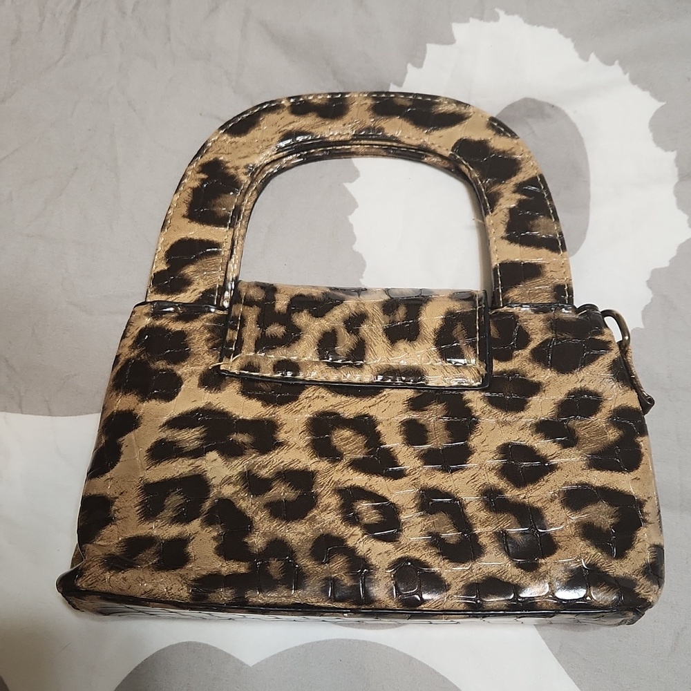Leopard Mini Satchel Bag with Lock Closure and 41” Crossbody Strap NWOT - Picture 8 of 8